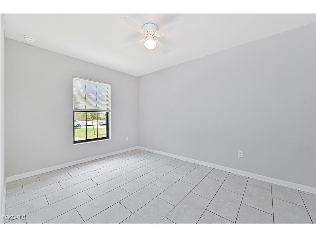 923 & 925 SE 13th Terrace Cape Coral FL 33990 2025003882 image17