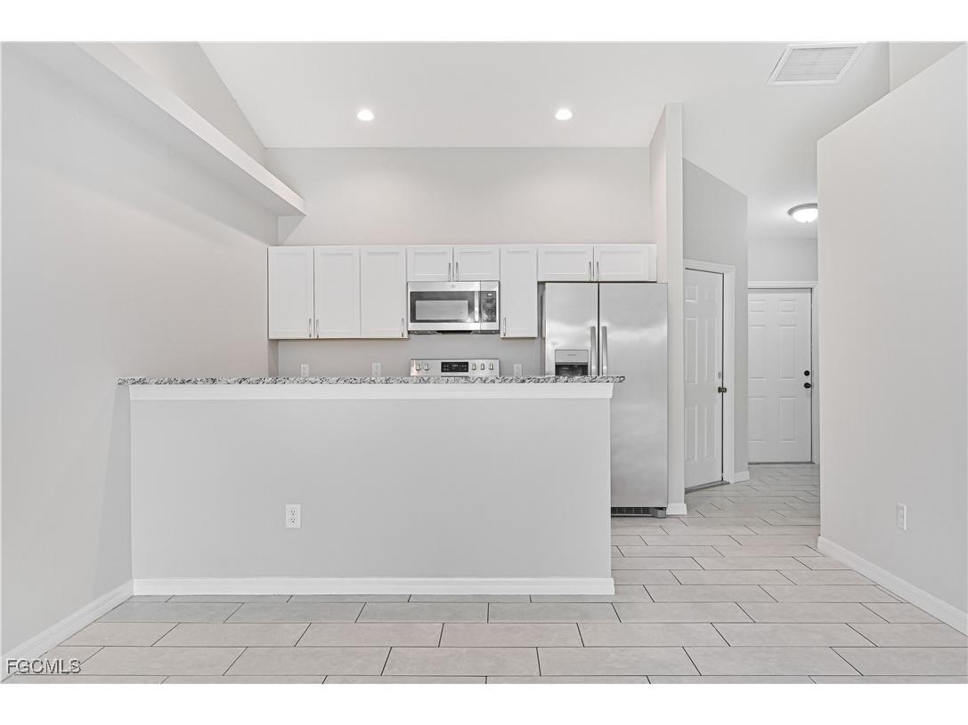923 & 925 SE 13th Terrace Cape Coral FL 33990 2025003882 image2