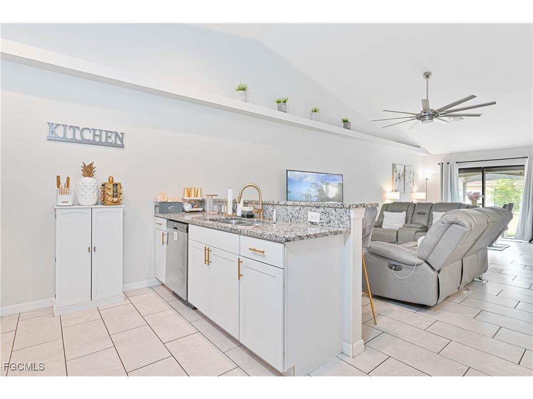 923 & 925 SE 13th Terrace Cape Coral FL 33990 2025003882 image22