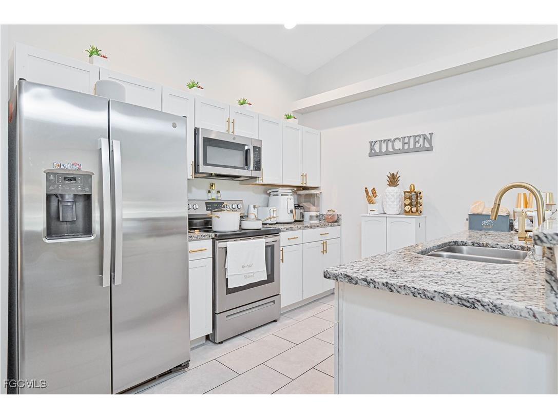 923 & 925 SE 13th Terrace Cape Coral FL 33990 2025003882 image23