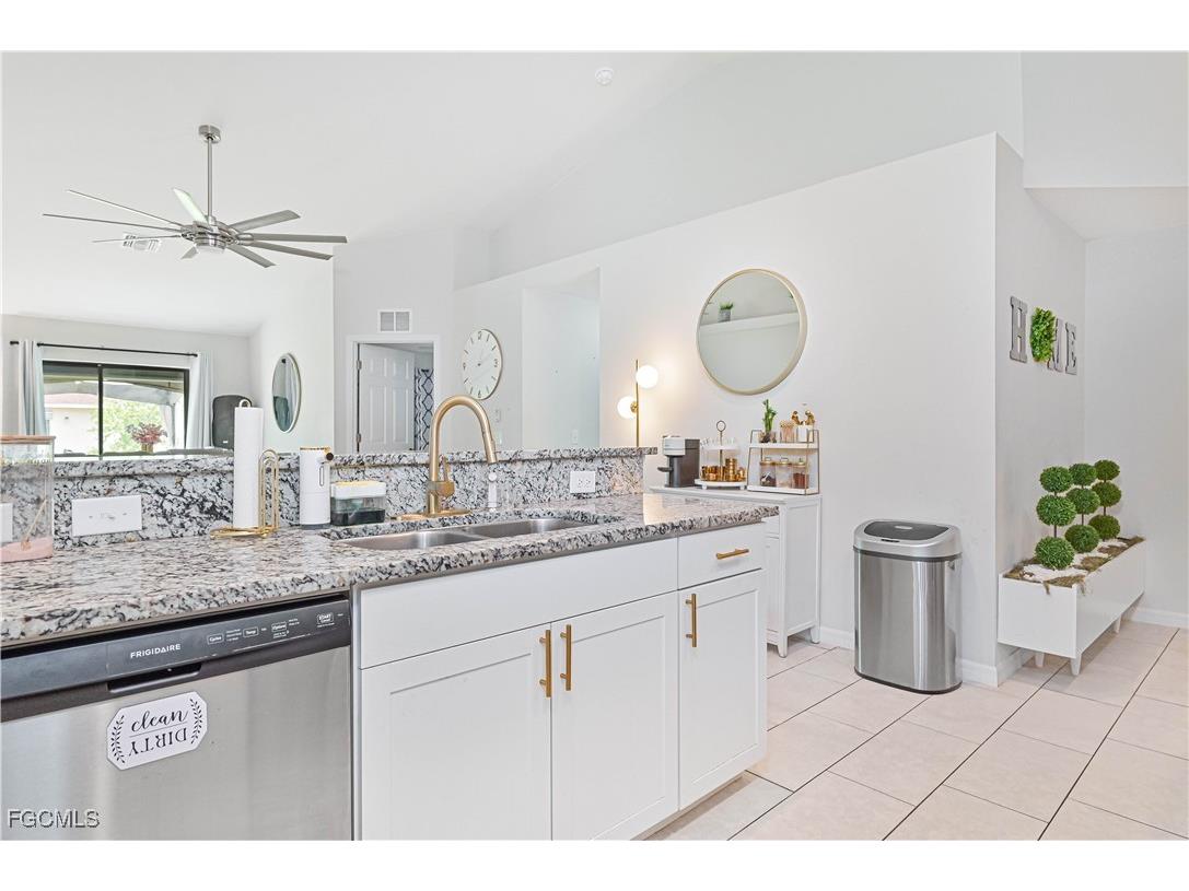 923 & 925 SE 13th Terrace Cape Coral FL 33990 2025003882 image24
