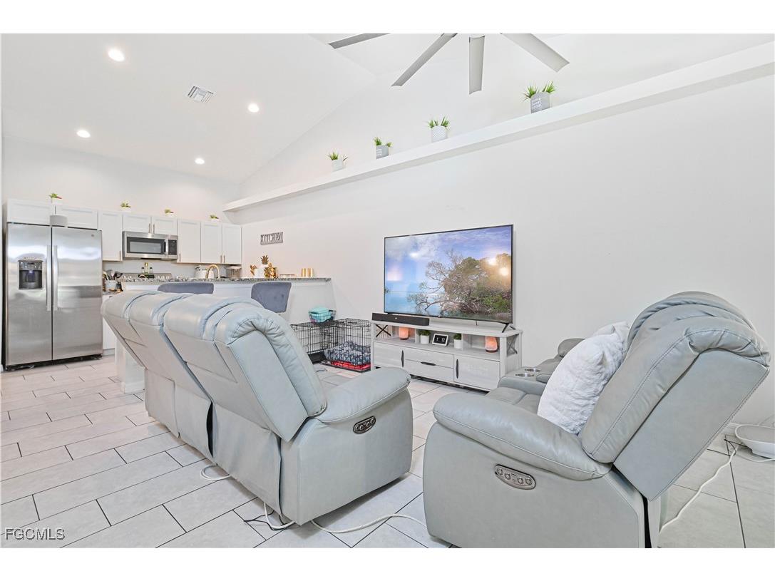 923 & 925 SE 13th Terrace Cape Coral FL 33990 2025003882 image25