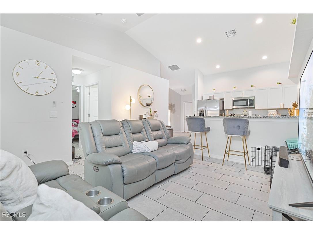 923 & 925 SE 13th Terrace Cape Coral FL 33990 2025003882 image27