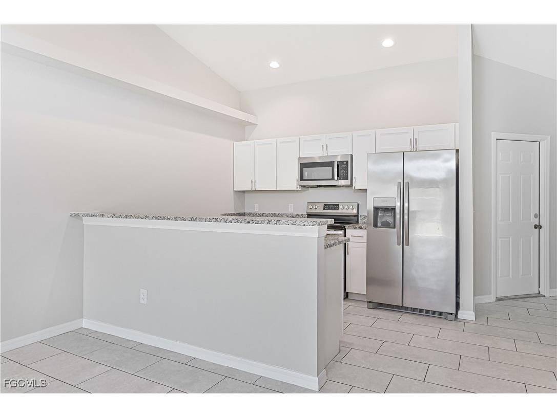923 & 925 SE 13th Terrace Cape Coral FL 33990 2025003882 image3