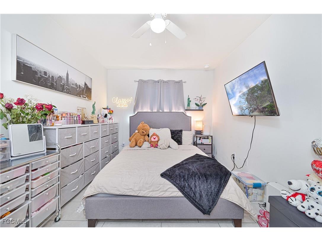 923 & 925 SE 13th Terrace Cape Coral FL 33990 2025003882 image32