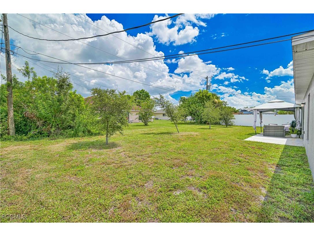 923 & 925 SE 13th Terrace Cape Coral FL 33990 2025003882 image34
