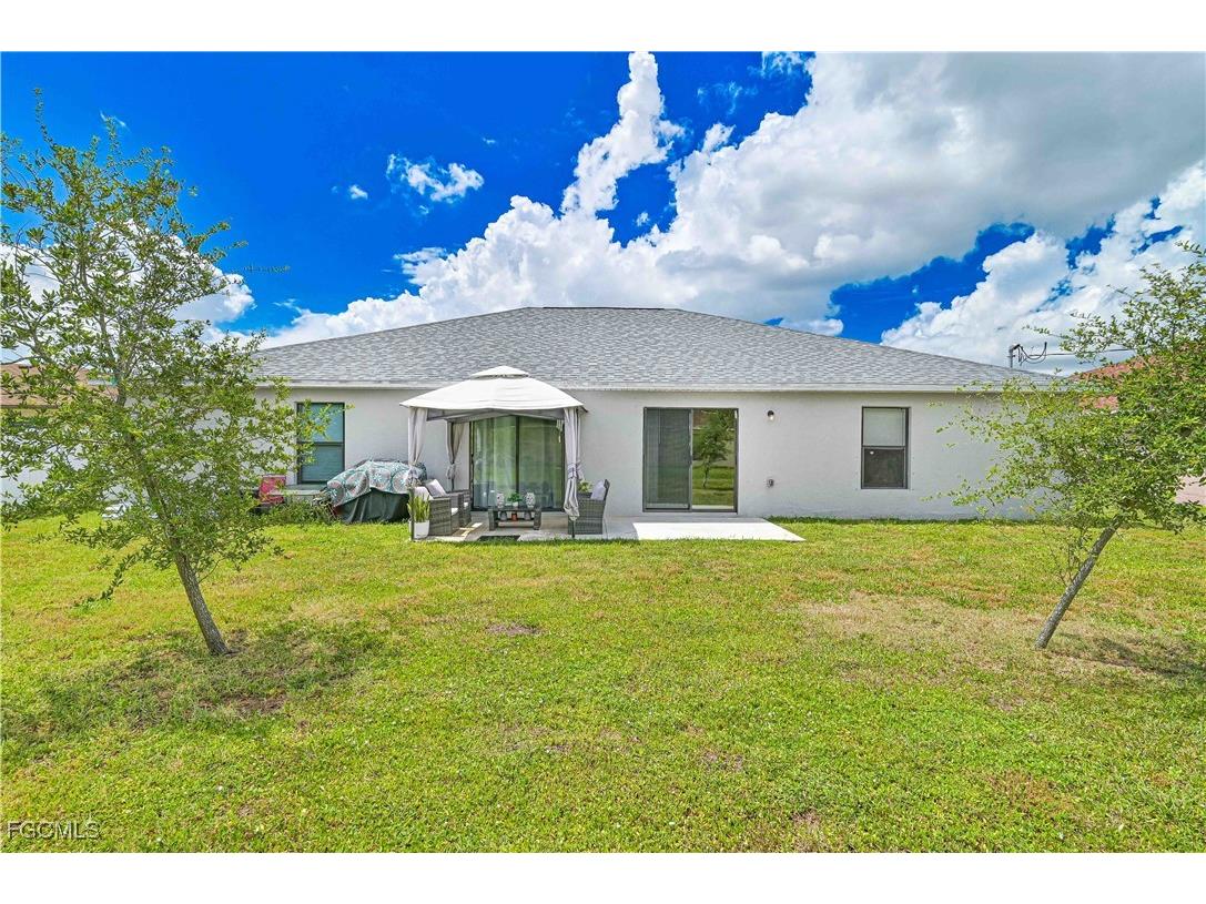 923 & 925 SE 13th Terrace Cape Coral FL 33990 2025003882 image35