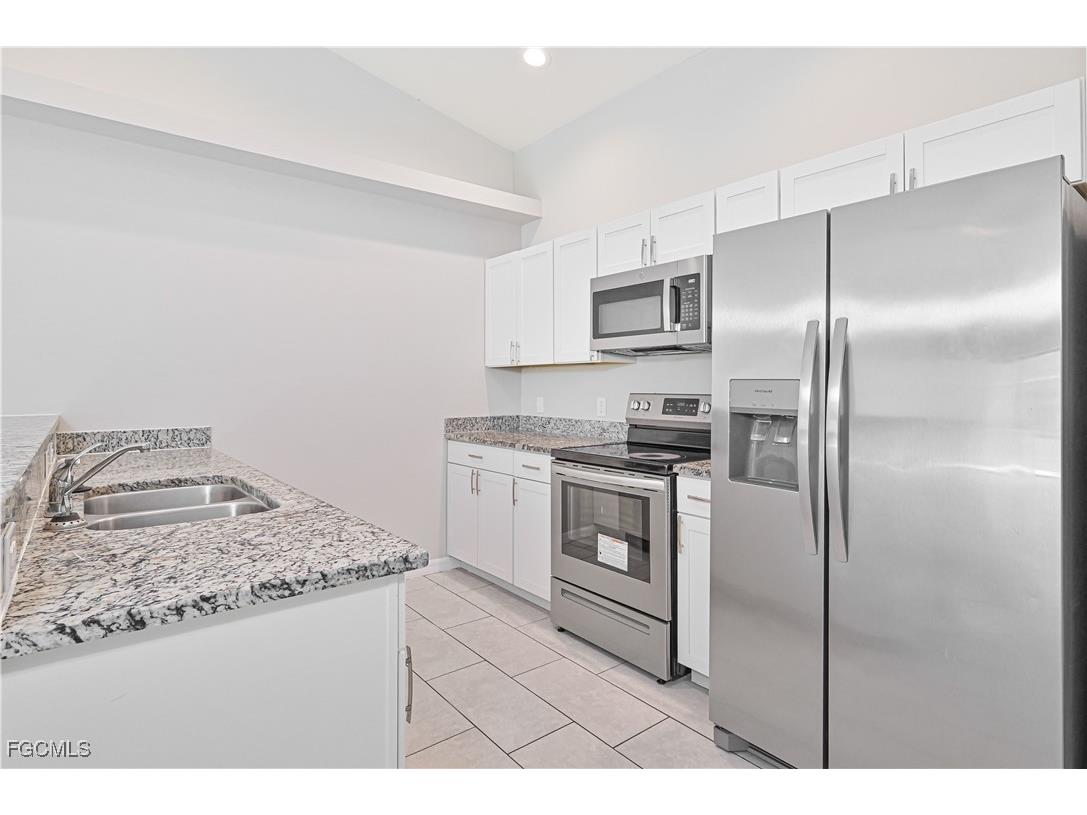 923 & 925 SE 13th Terrace Cape Coral FL 33990 2025003882 image4