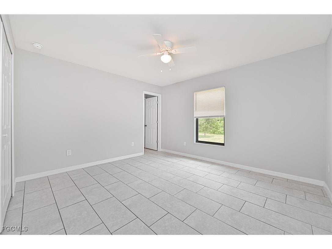 923 & 925 SE 13th Terrace Cape Coral FL 33990 2025003882 image6