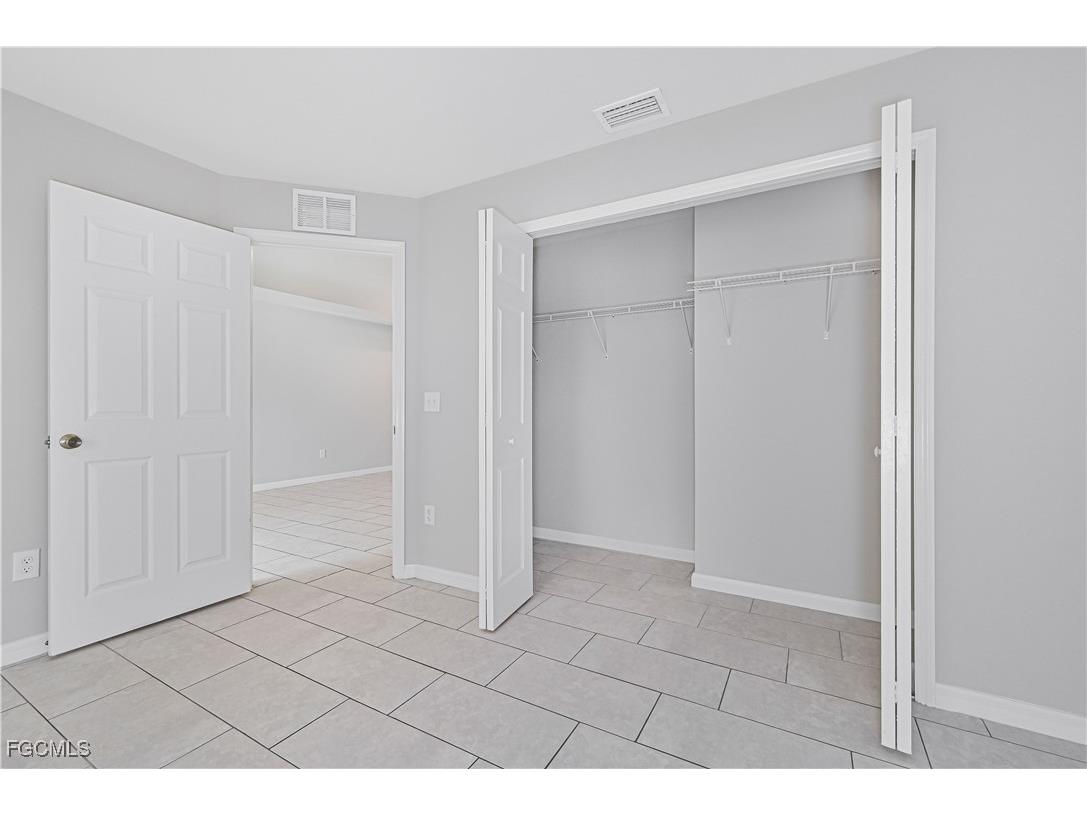 923 & 925 SE 13th Terrace Cape Coral FL 33990 2025003882 image7