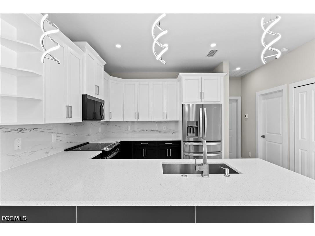 923 NE 17th Terrace Cape Coral FL 33909 2026010974 image8