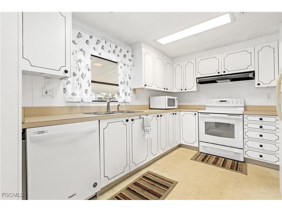 9231 Caloosa Drive North Fort Myers FL 33903 2025003379 image12