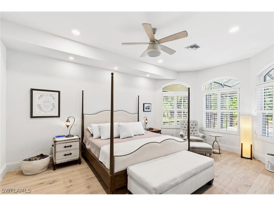 9235 The Lane Naples FL 34109 226011550 image18