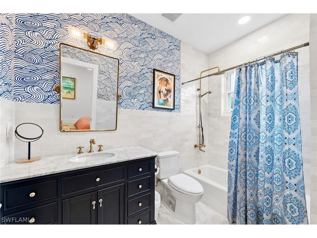 9235 The Lane Naples FL 34109 226011550 image21