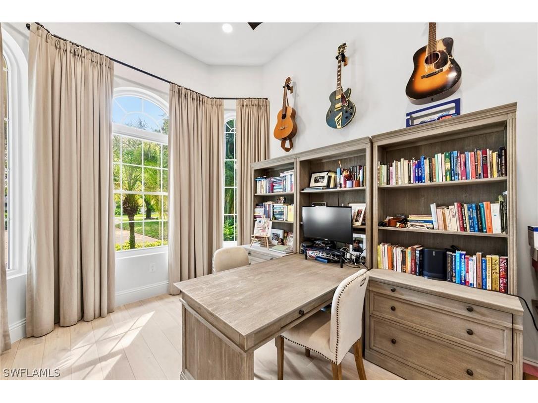 9235 The Lane Naples FL 34109 226011550 image23