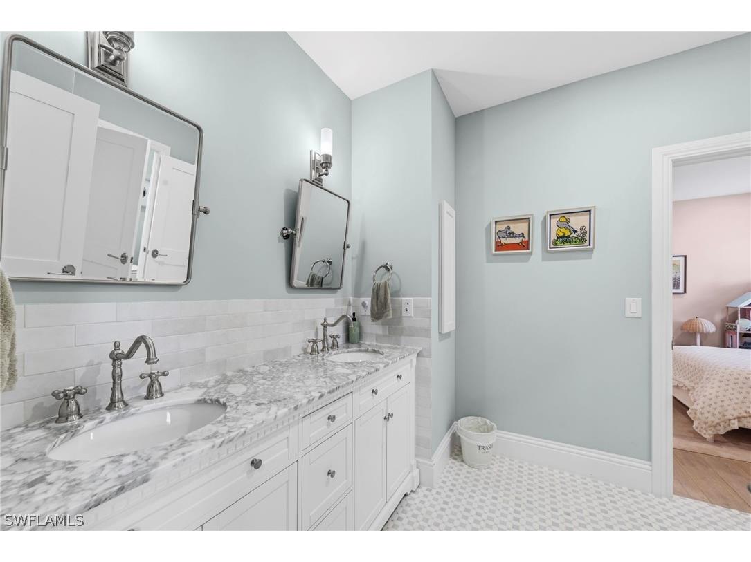 9235 The Lane Naples FL 34109 226011550 image29