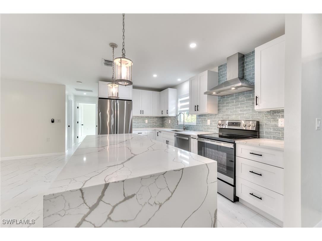 9239 Kincaid Court Sanibel FL 33957 225008671 image1