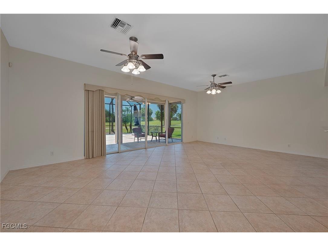 9239 Spanish Moss Way Bonita Springs FL 34135 2025006334 image3