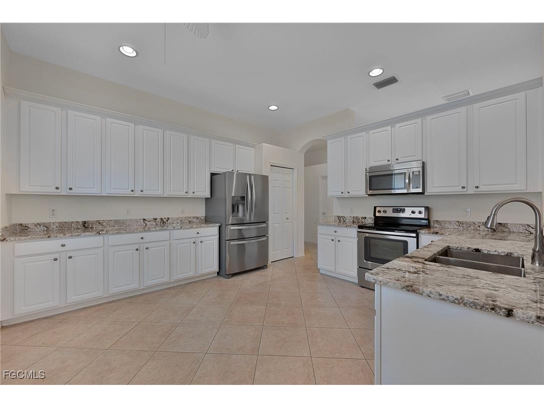 9239 Spanish Moss Way Bonita Springs FL 34135 2025006334 image7