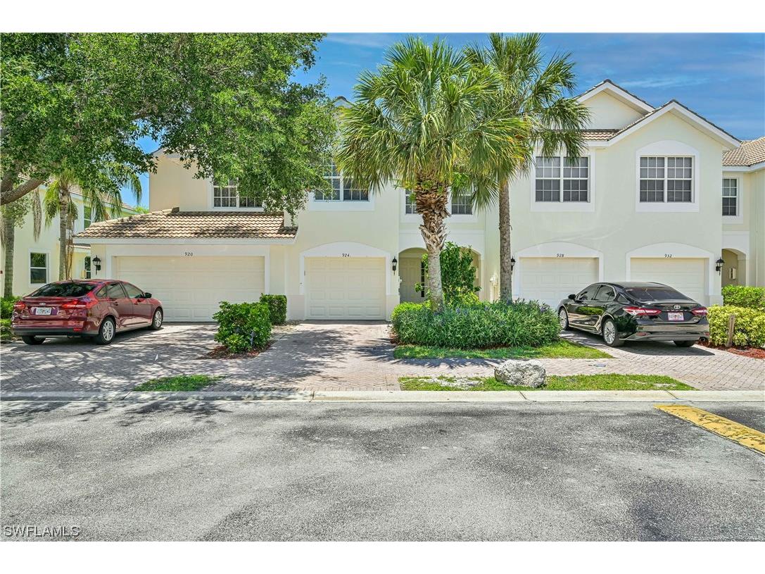 924 Hampton Circle #89 Naples FL 34105 223055794 image1