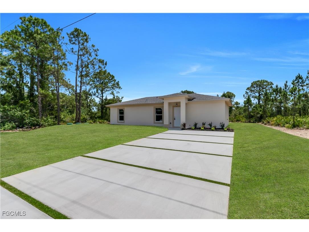 924 Macy Street E Lehigh Acres FL 33974 2025008633 image2