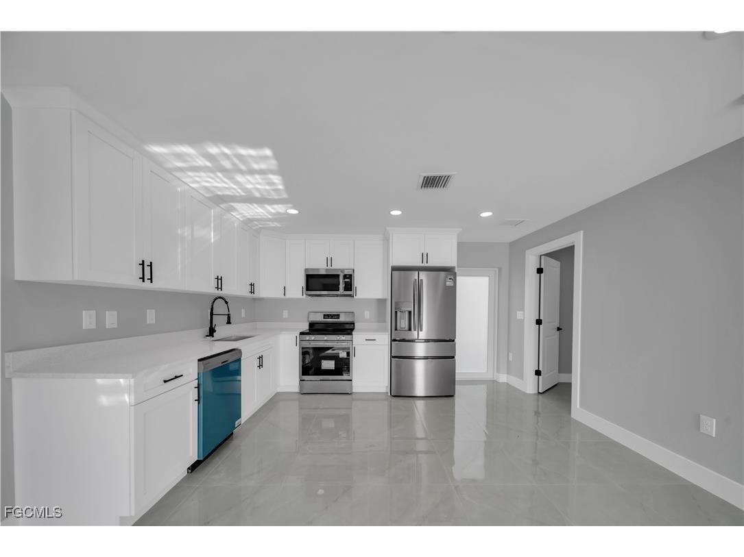 924 Macy Street E Lehigh Acres FL 33974 2025008633 image3