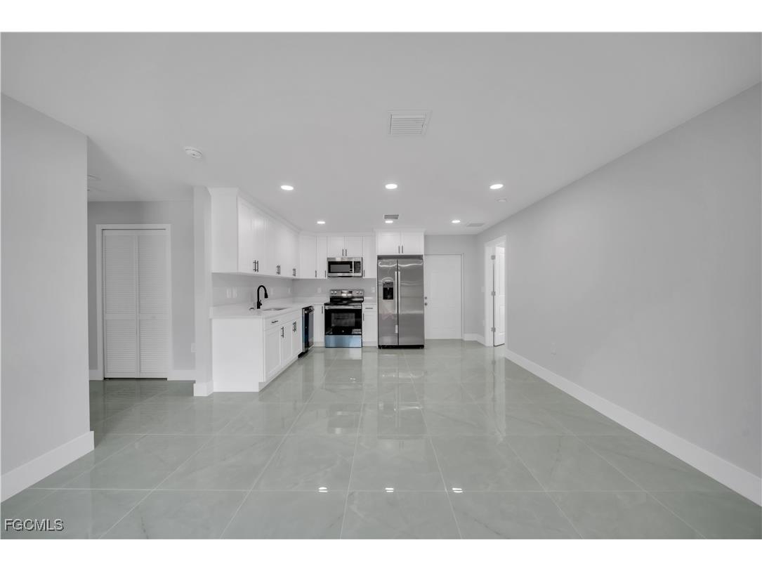 924 Macy Street E Lehigh Acres FL 33974 2025008633 image4