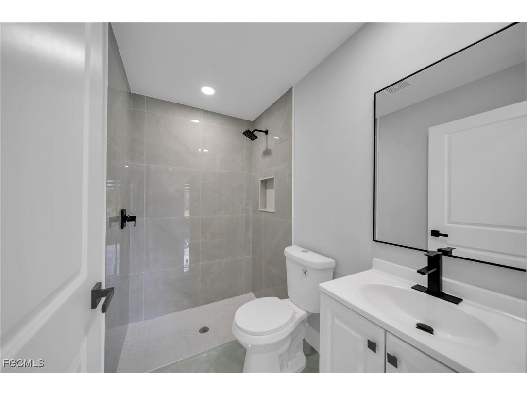 924 Macy Street E Lehigh Acres FL 33974 2025008633 image8