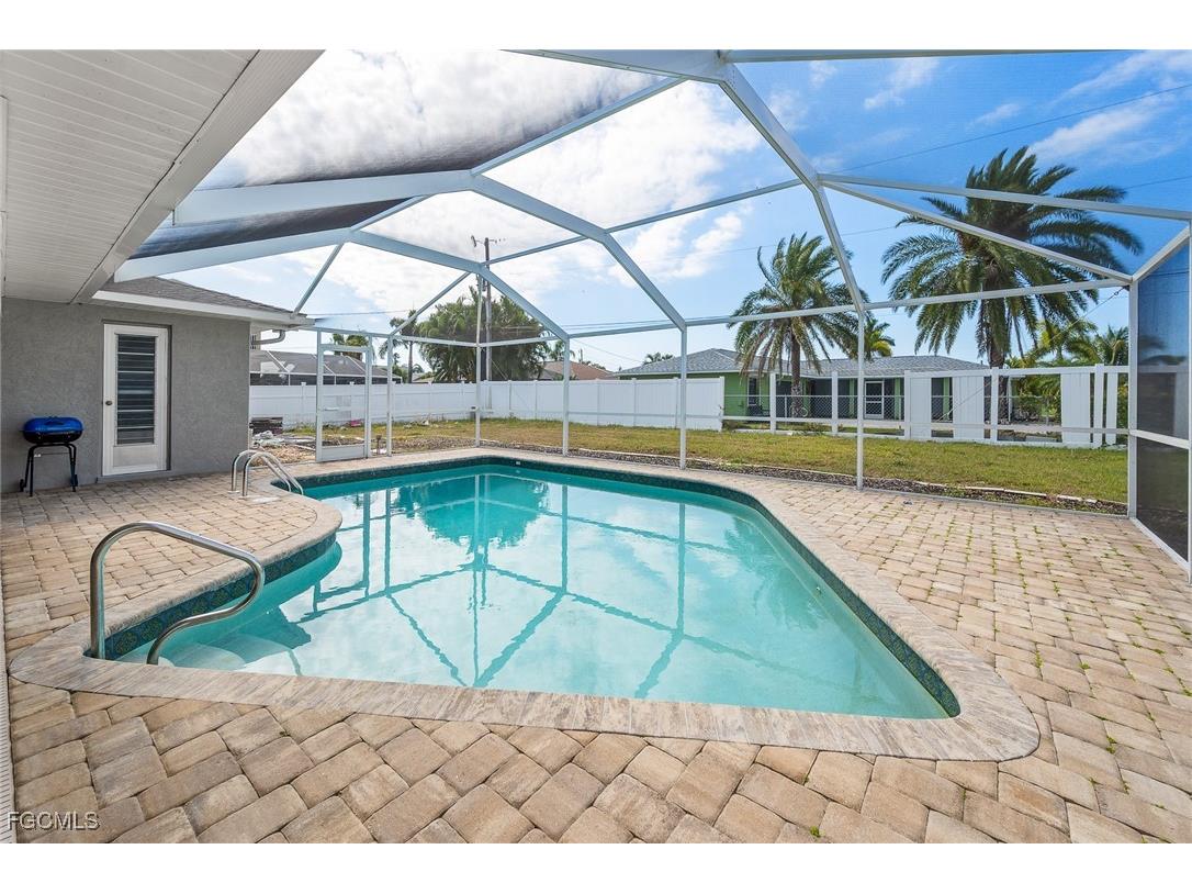 924 SE 15th Terrace Cape Coral FL 33990 2025007044 image1