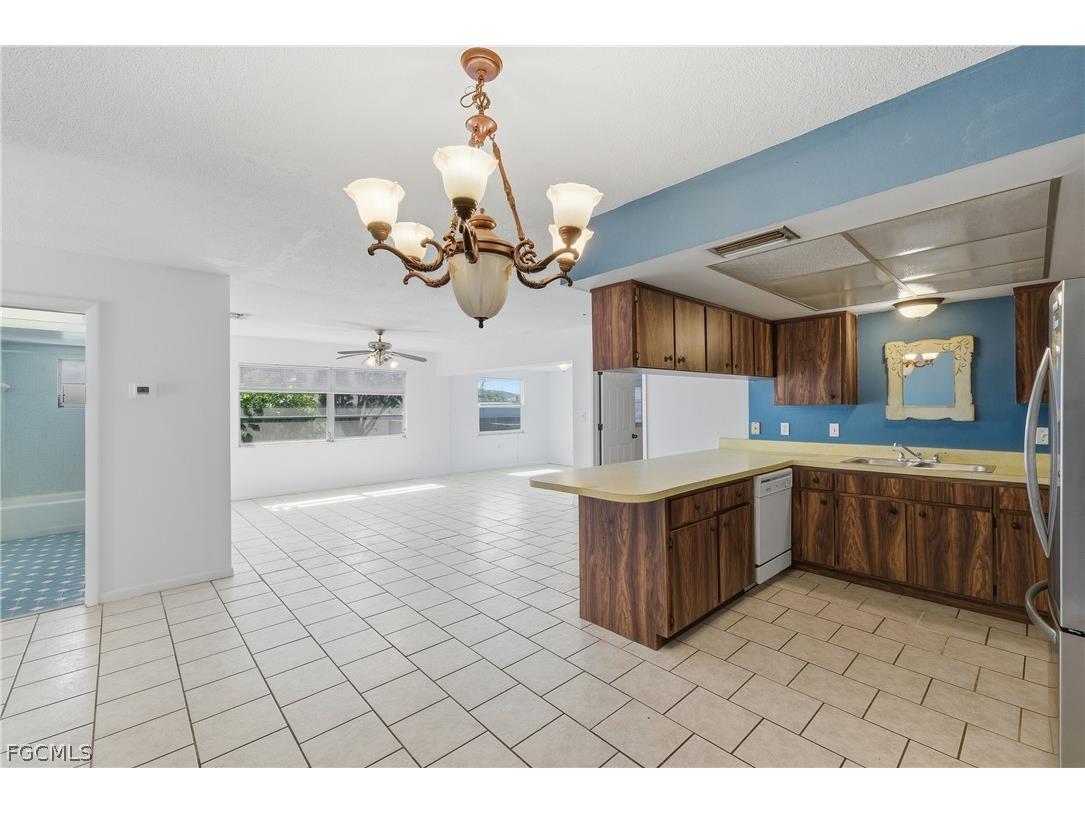 924 SE 24th Avenue #A Cape Coral FL 33990 2025019590 image10