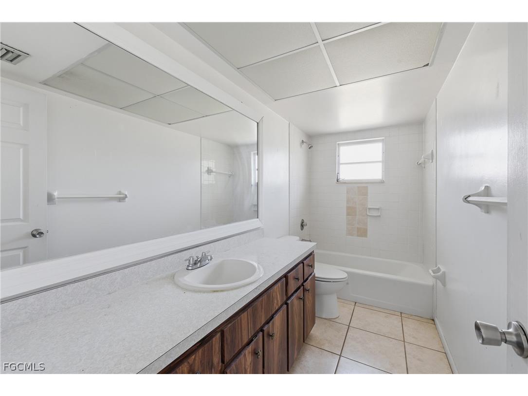 924 SE 24th Avenue #A & B Cape Coral FL 33990 2025019590 image27