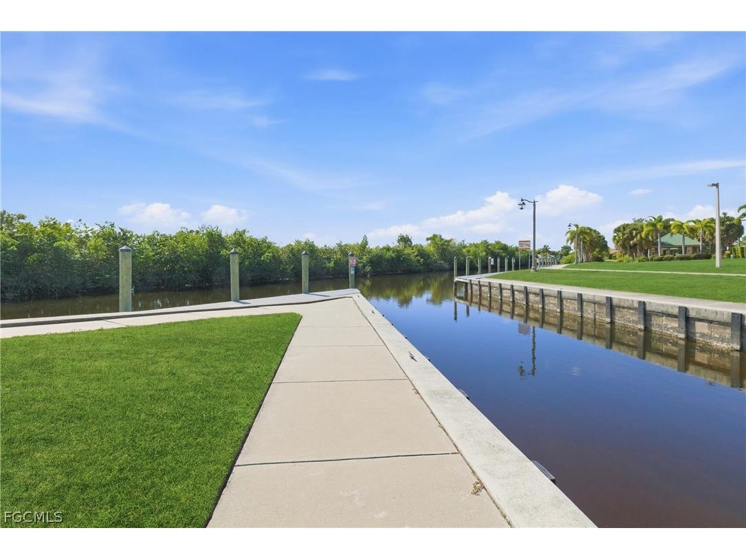 924 SE 24th Avenue #A & B Cape Coral FL 33990 2025019590 image35