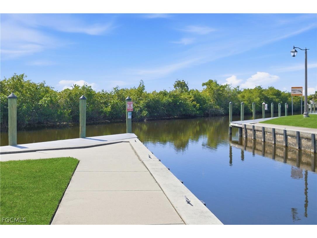 924 SE 24th Avenue #A & B Cape Coral FL 33990 2025019590 image36