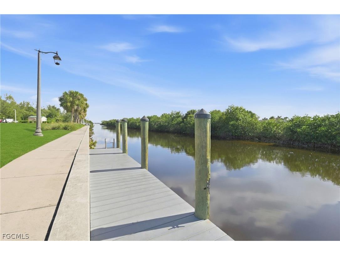924 SE 24th Avenue #A & B Cape Coral FL 33990 2025019590 image37