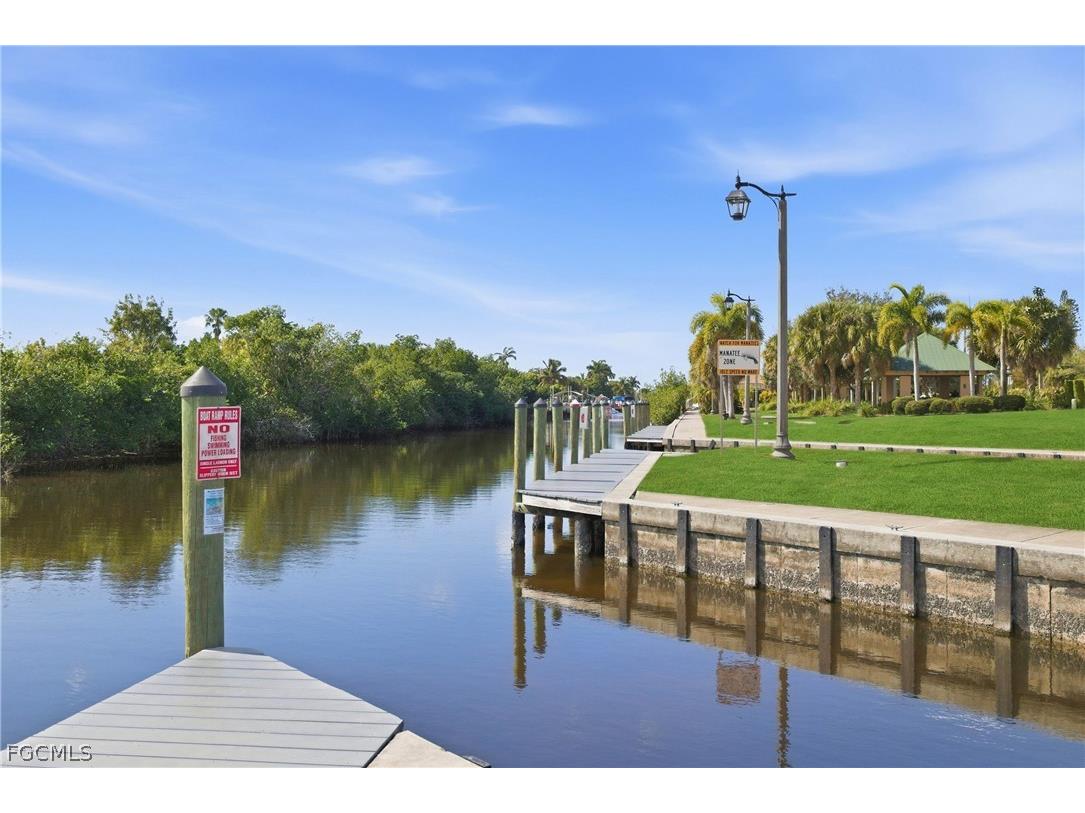 924 SE 24th Avenue #A & B Cape Coral FL 33990 2025019590 image38