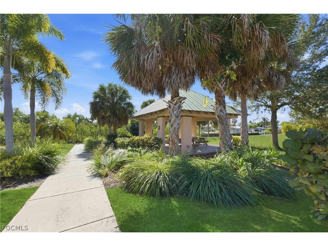 924 SE 24th Avenue #A & B Cape Coral FL 33990 2025019590 image40