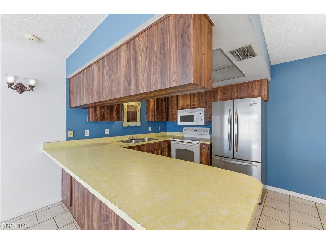 924 SE 24th Avenue #A Cape Coral FL 33990 2025019590 image6