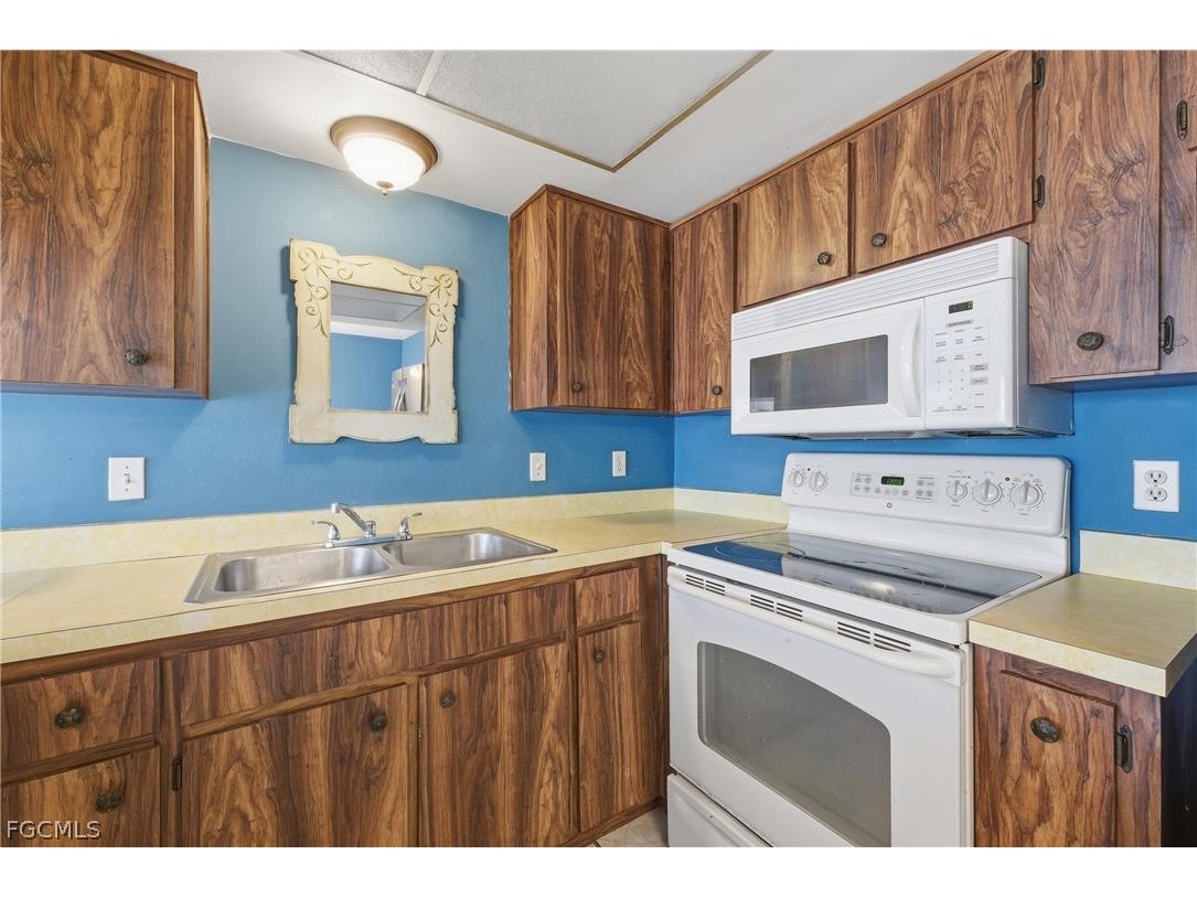 924 SE 24th Avenue #A Cape Coral FL 33990 2025019590 image8