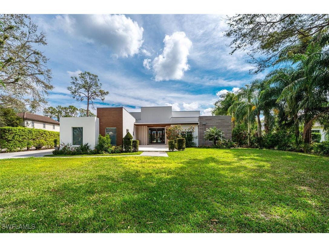 9240 The Lane Naples FL 34109 225072429 image3