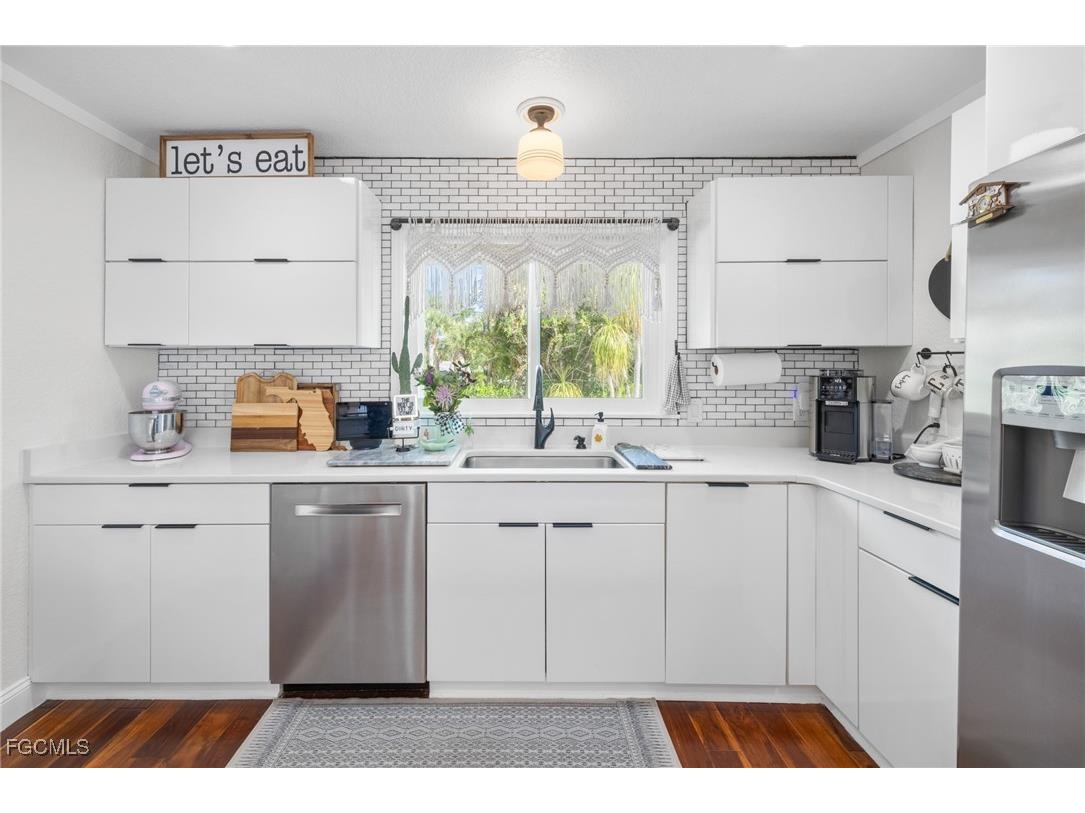 9247 Dimmick Drive Sanibel FL 33957 2025018937 image10