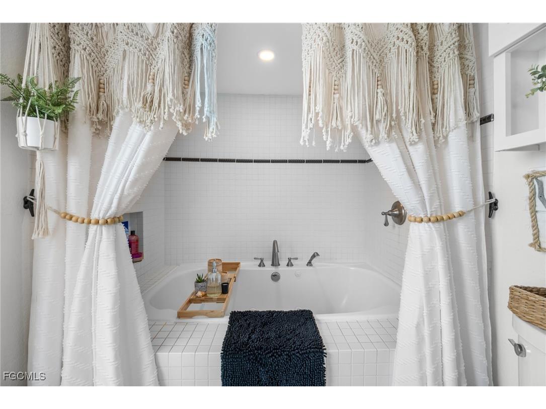 9247 Dimmick Drive Sanibel FL 33957 2025018937 image31