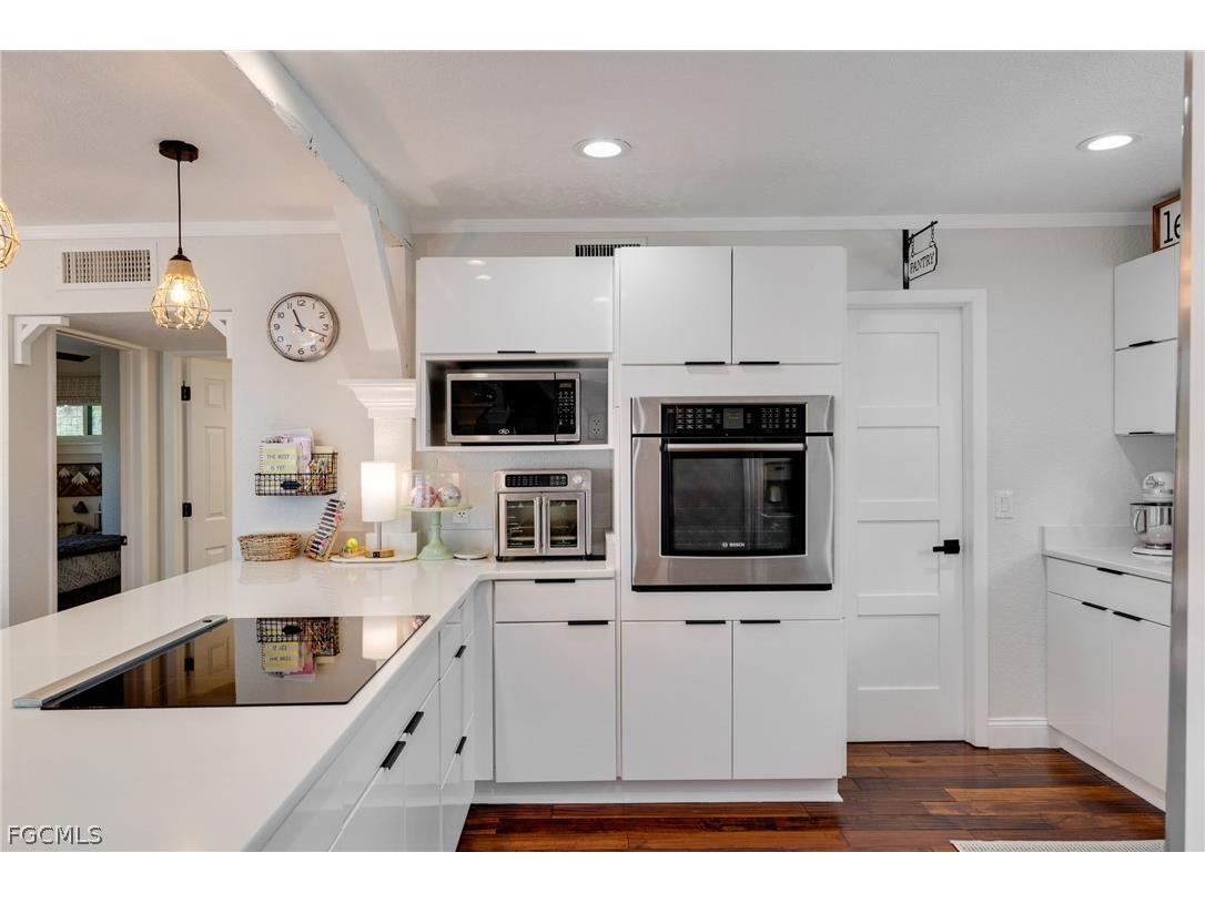 9247 Dimmick Drive Sanibel FL 33957 2026013958 image18