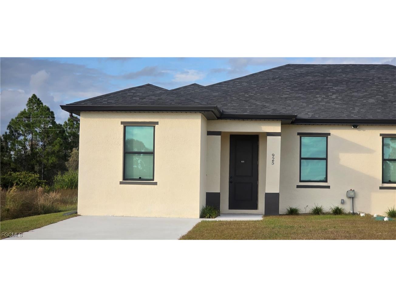 925 Chenault Street Lehigh Acres FL 33974 2025023842 image1