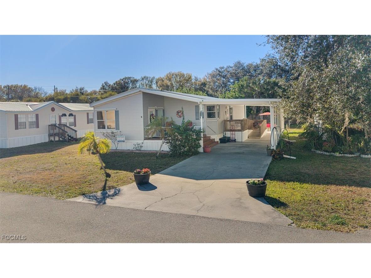 925 Yacht Club Way NW Moore Haven FL 33471 2026003308 image1