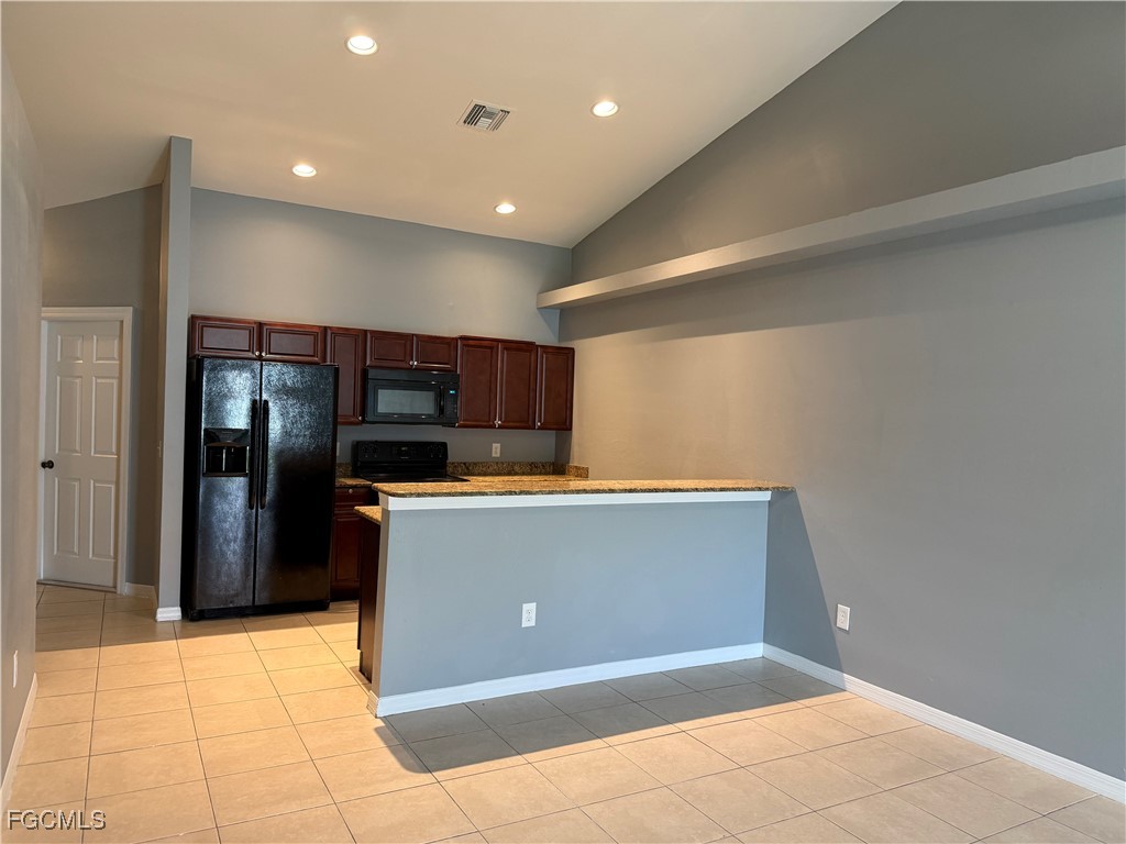 926/928 SW 39th Terrace Cape Coral FL 33914 2025007499 image2