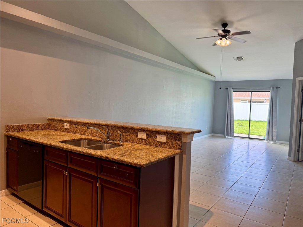 926/928 SW 39th Terrace Cape Coral FL 33914 2025007499 image4