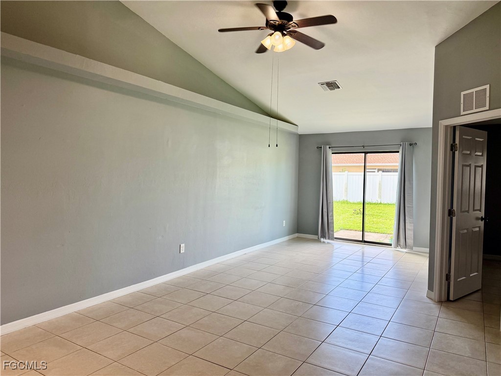 926/928 SW 39th Terrace Cape Coral FL 33914 2025007499 image5