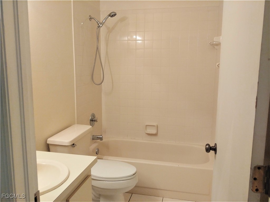 9265 Lake Park Drive #101 Fort Myers FL 33919 2025020433 image12