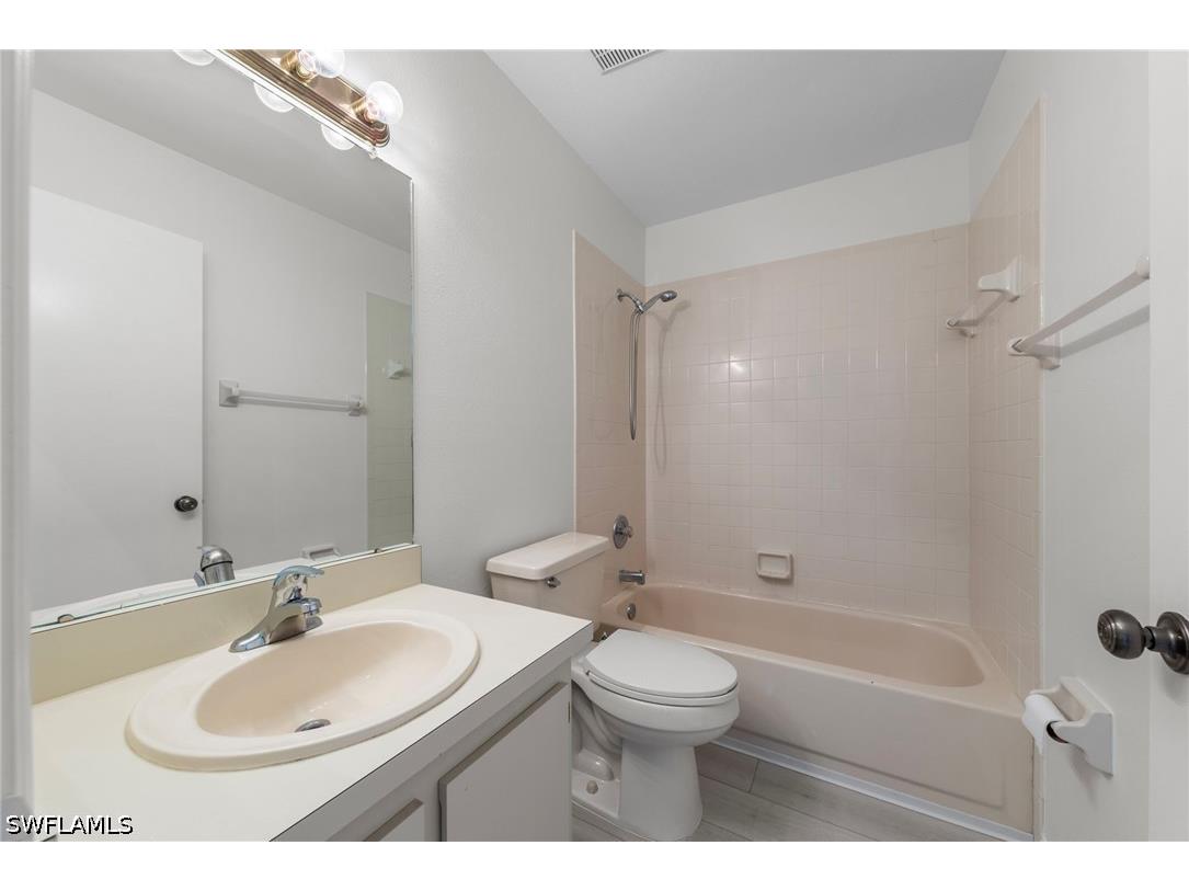 9265 Lake Park Drive #201 Fort Myers FL 33919 226022317 image32