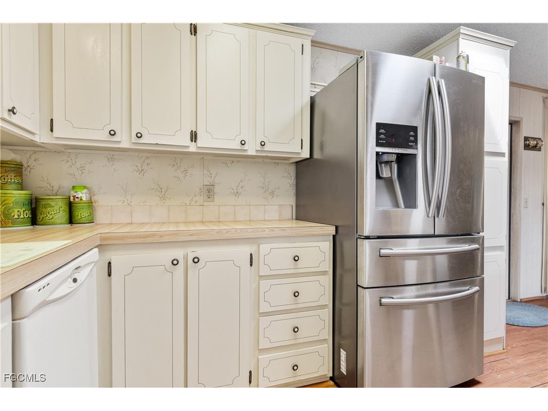 9266 Desoto Drive North Fort Myers FL 33903 2025010961 image10